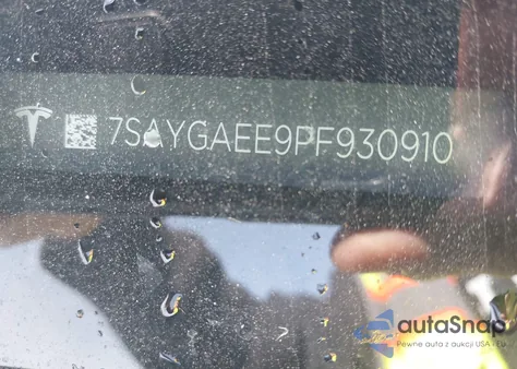 2023 Tesla Model Y Awd/Long Range Dual Motor All-Wheel Drive z USA, uszkodzony, nr VIN 7SAYGAEE9PF930910